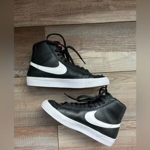 Nike SB Zoom Blazer Mid Youth size 6.5 sneakers
